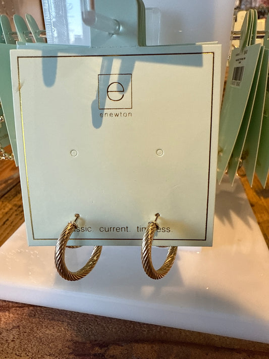 Post hoop round gold textured hoop