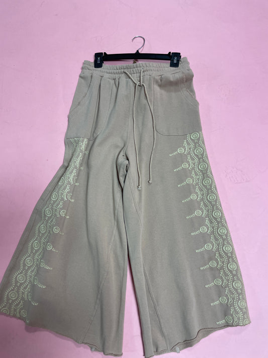 TRAIL OF EMBROIDEREY SHORTS