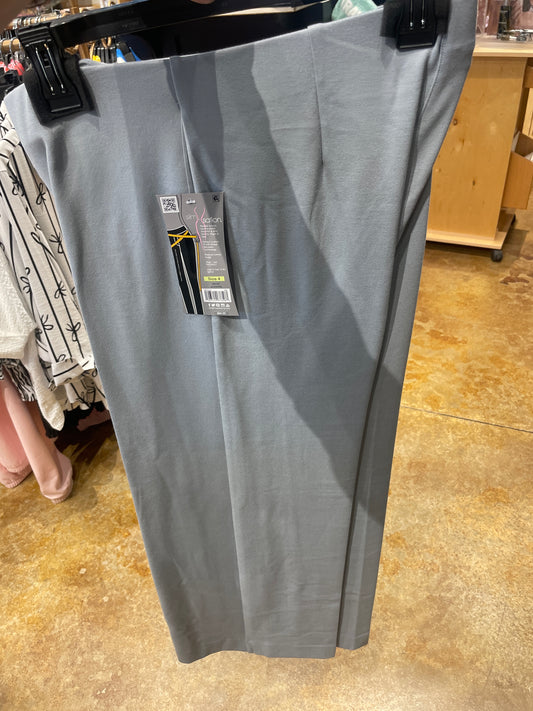 grey cropped pants
