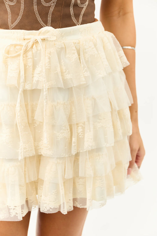 CREAM LACE TIER RUFFLE SKORT