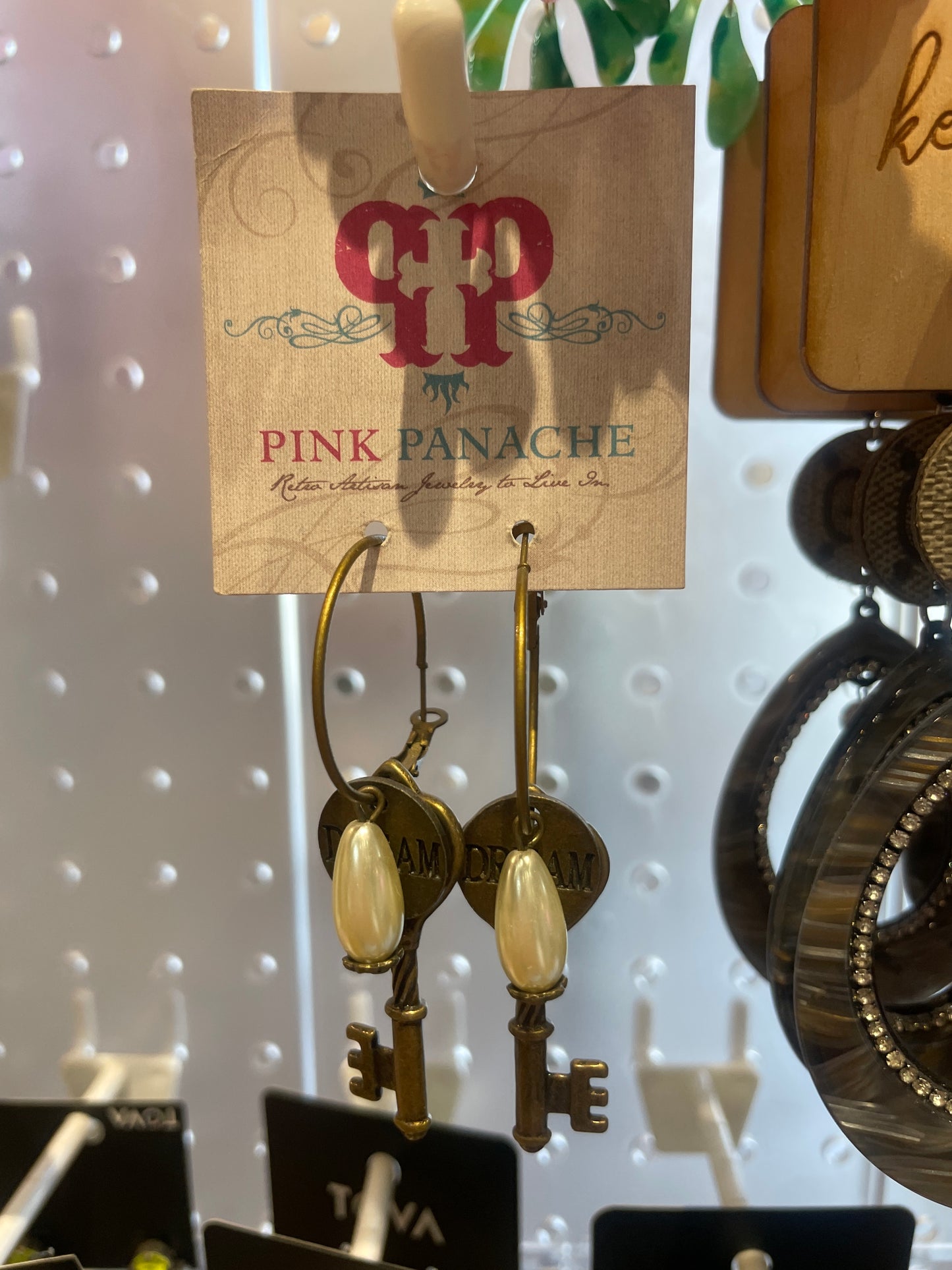 KEY DREAM PEARL EARRING