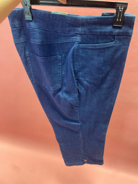 Capri Pants w/ bttn tulip hem Light Indigo