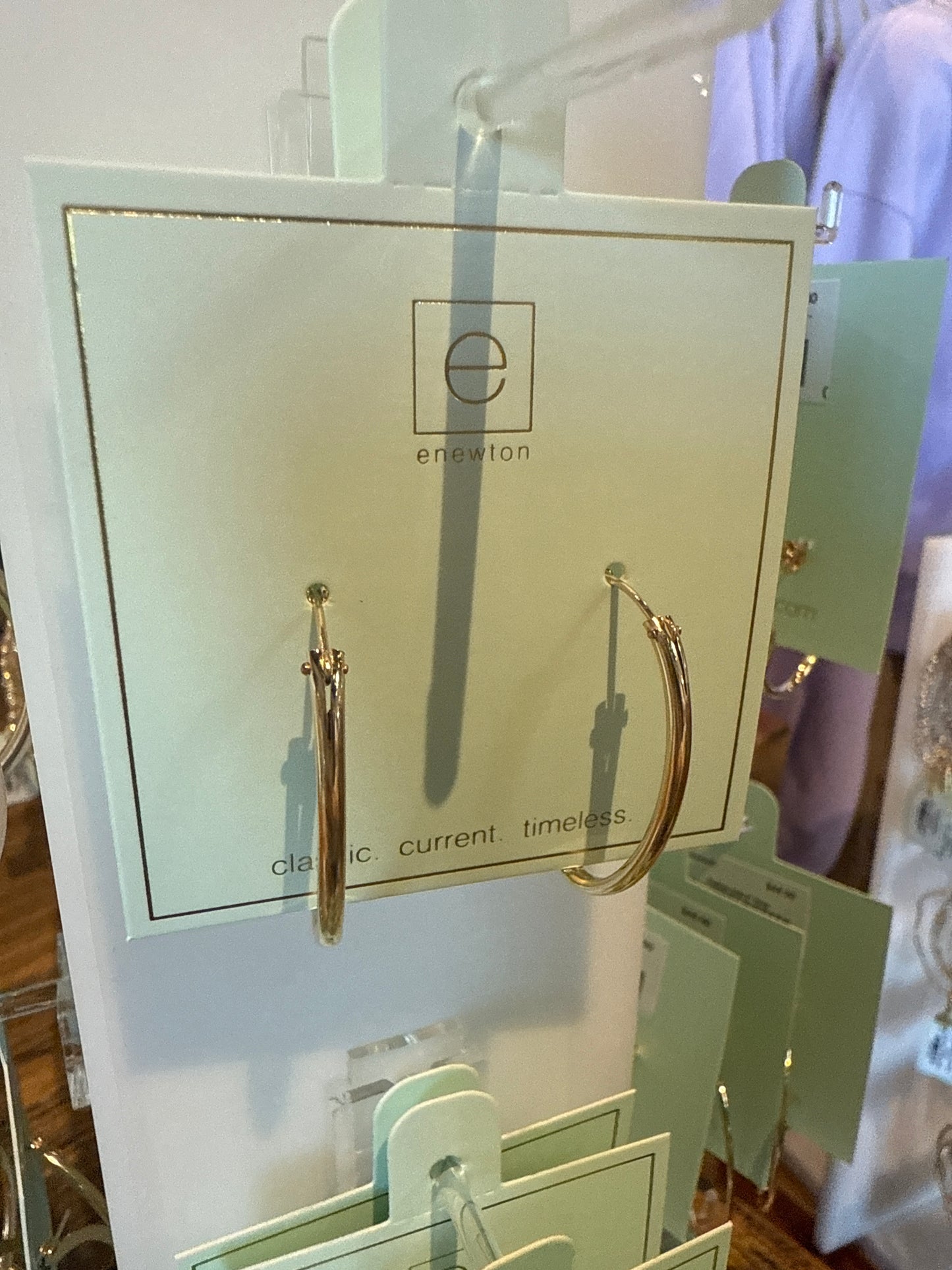 Oval 1in gold hoop earring