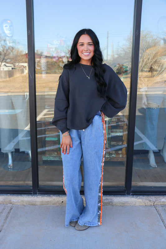 wide leg pants w/ camo stripe