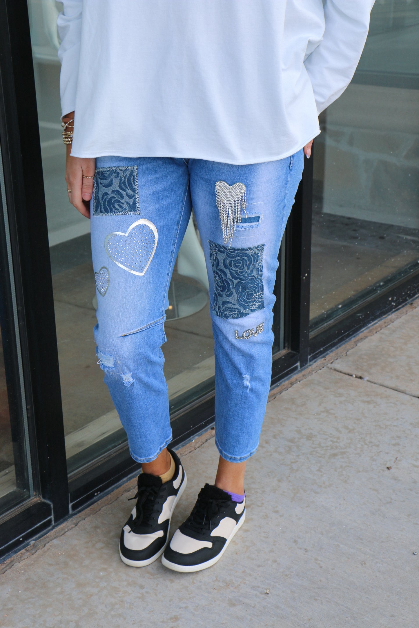 BLUE R PATCH DENIM PANTS