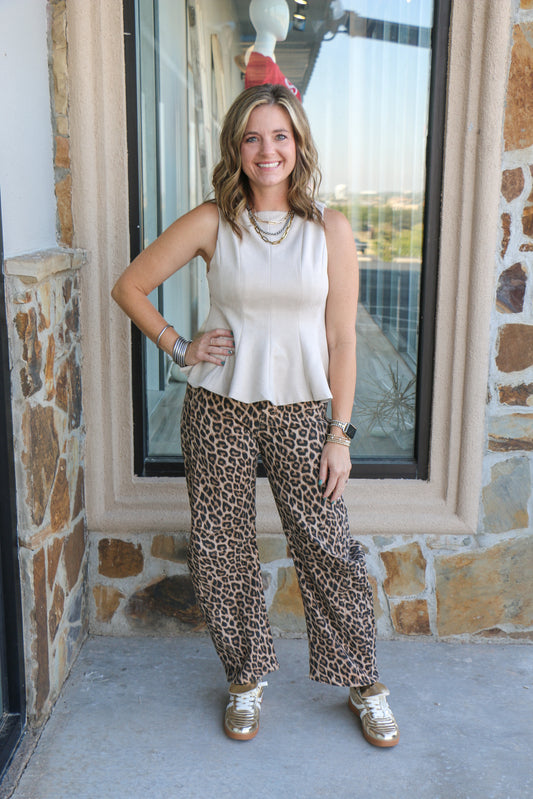 SLEEVELESS FITTED TOP