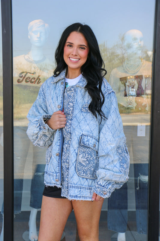 LIGHT WAS DENIM JACKET WITH DETAIL