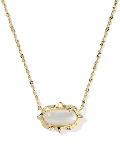ELISA SCALLOP FRAME SHORT PENDANT NECKLACE