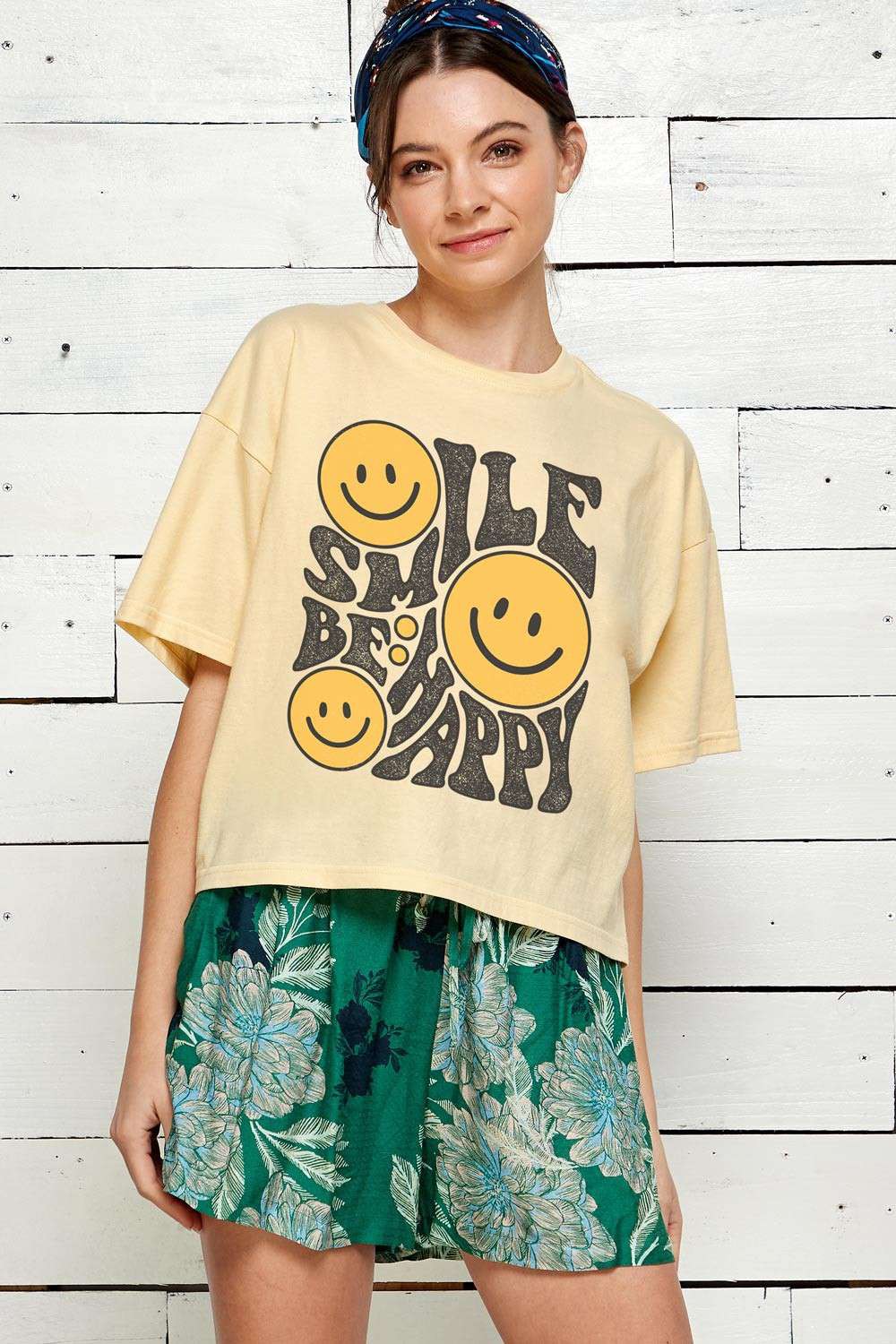 SMILE AND BE HAPPY FACE GRAPHIC TEE